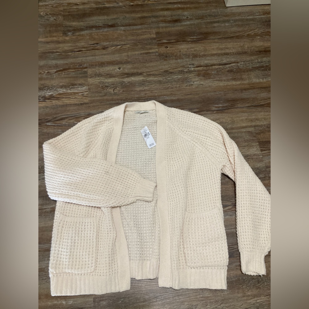 A thick cardigan, cream color, from American Eagle, two front pockets, XS